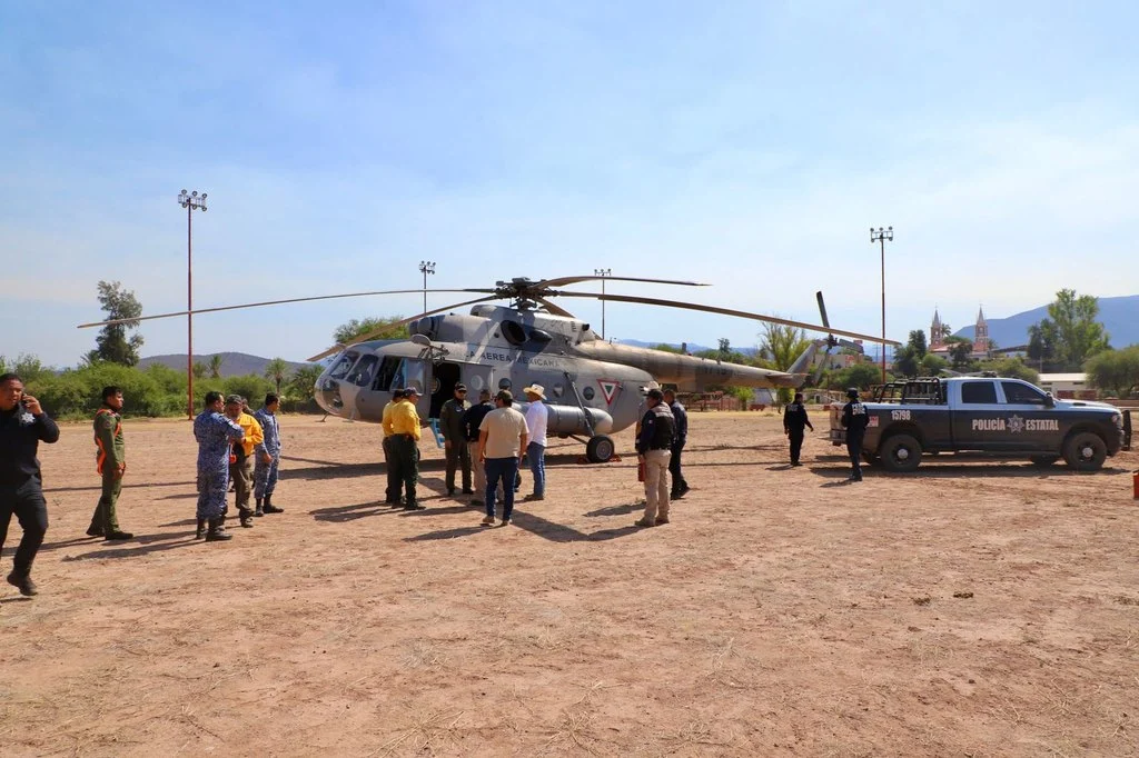 Controlan al 55% incendio forestal en Arivechi; Fuerza Aérea interviene por aire