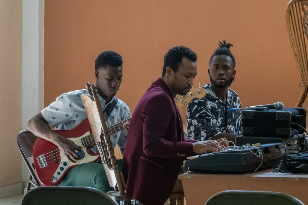 Comunidad haitiana en Tijuana celebra el Día del Padre como muestra de integración cultural