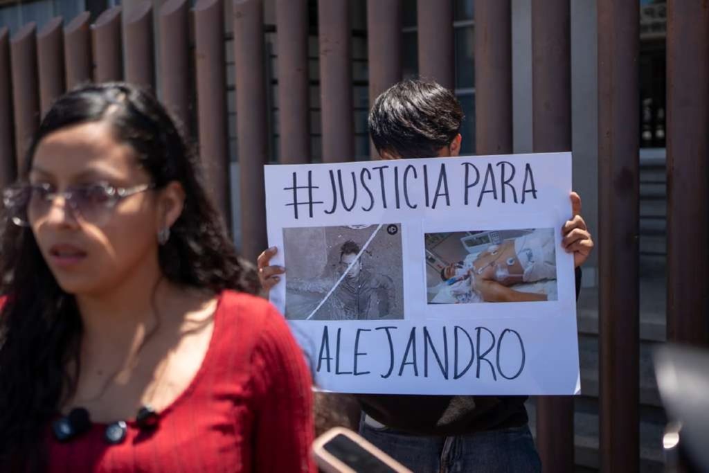Mujer apoya a víctima de ataque