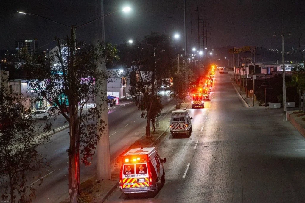 Caravana de ambulancias en Tijuana 