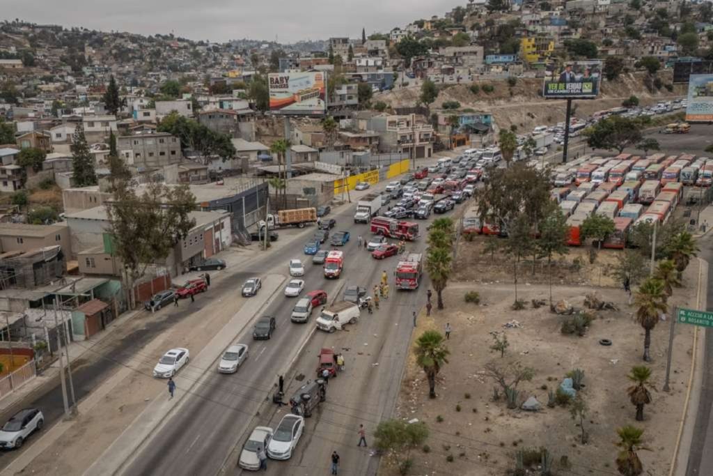 Choque masivo en el Libramiento Rosas Magallón paraliza Tijuana