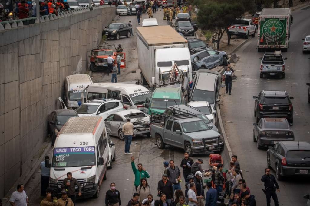 Choque masivo en el Libramiento Rosas Magallón paraliza Tijuana