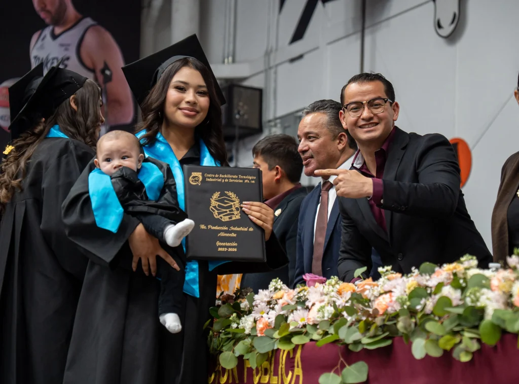 Generación 2023-2026 del CBTis 146 se gradúa en Tijuana; alcalde destaca competitividad juvenil