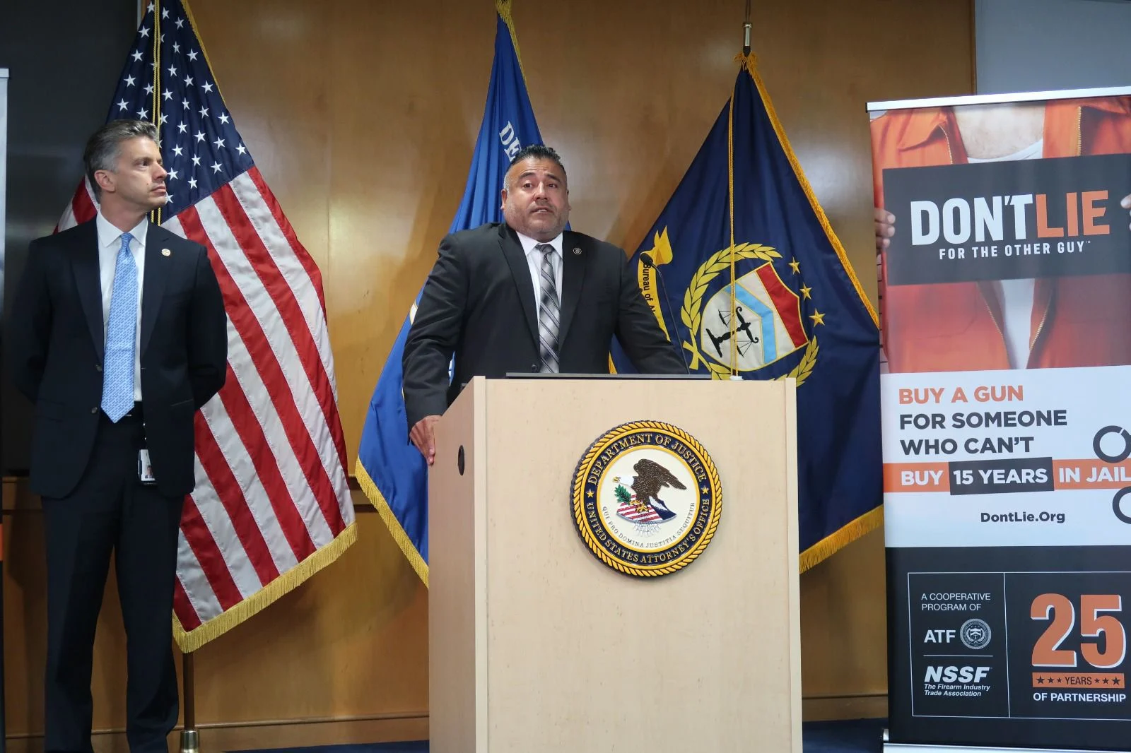 Lanzan campaña en San Diego para frenar la compra de armas destinadas a Tijuana y la frontera