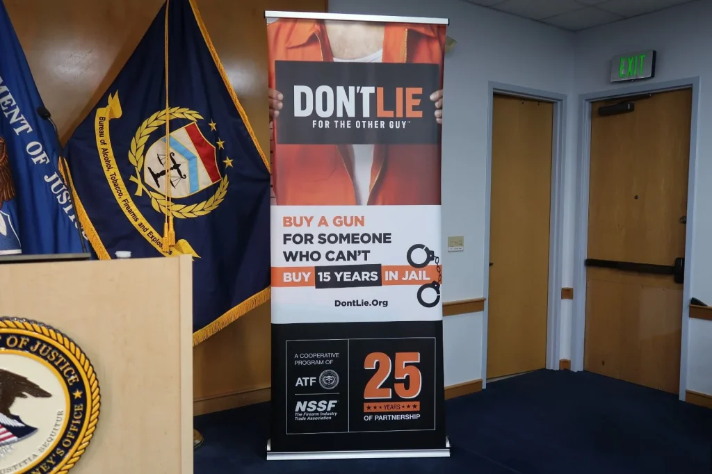 Lanzan campaña en San Diego para frenar la compra de armas destinadas a Tijuana y la frontera