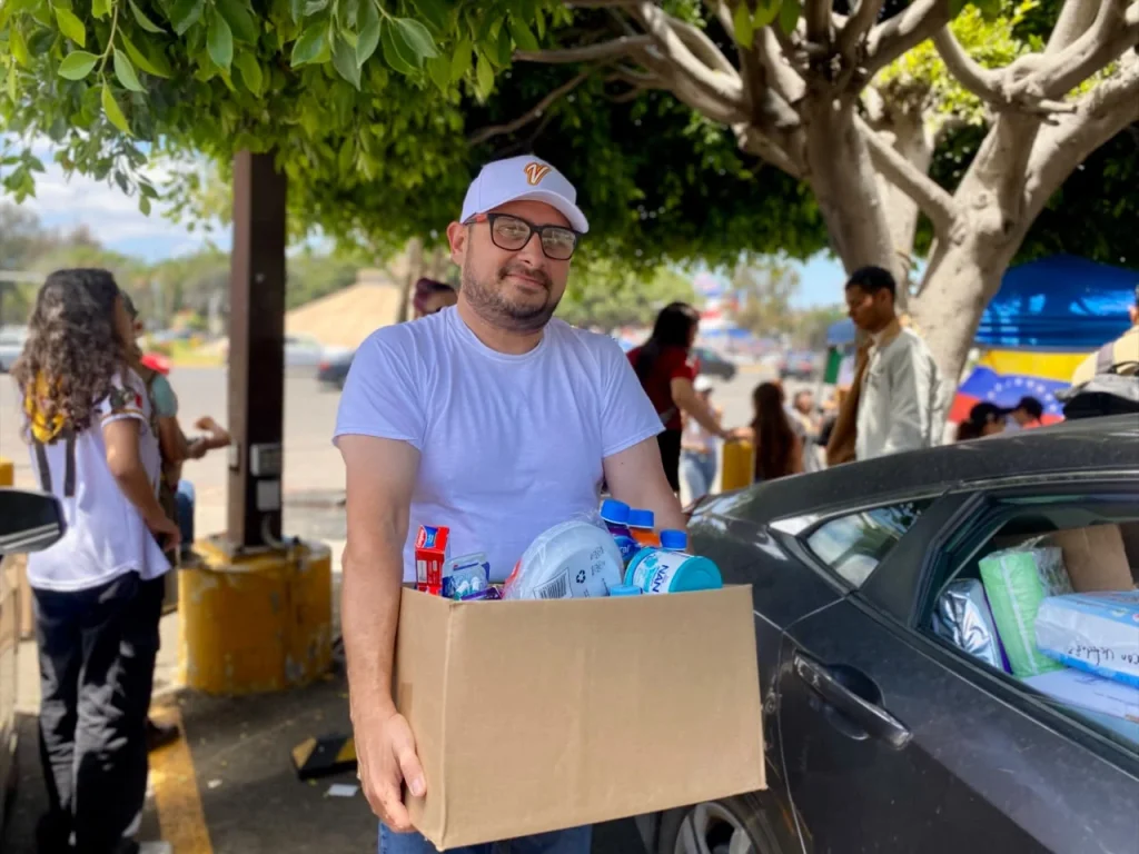 Venezolano con ayuda 