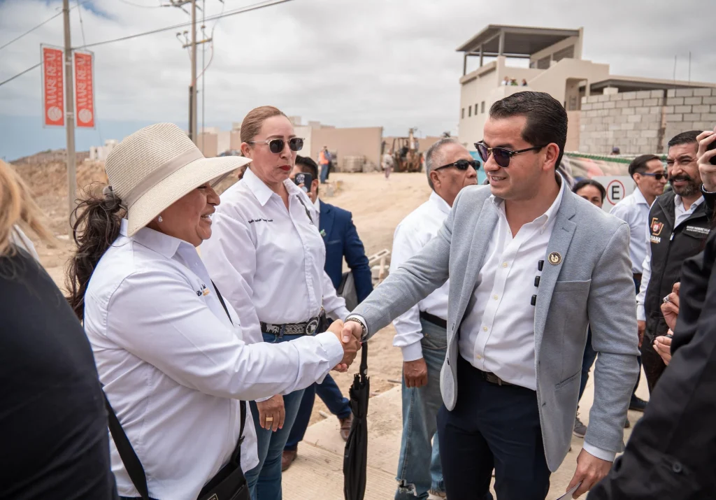 Inician obras de pavimentación en el bulevar Paseo Banderas de Santa Fe en Tijuana