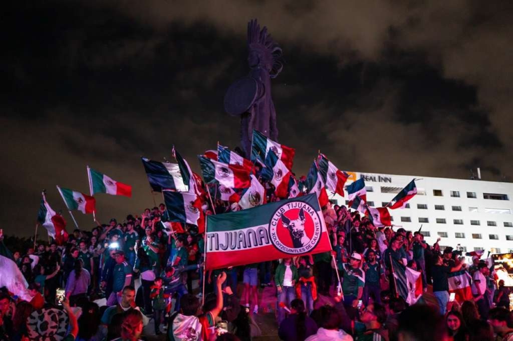 Abarrotan la Glorieta Cuauhtémoc en Tijuana tras triunfo de México en el Mundial 2026