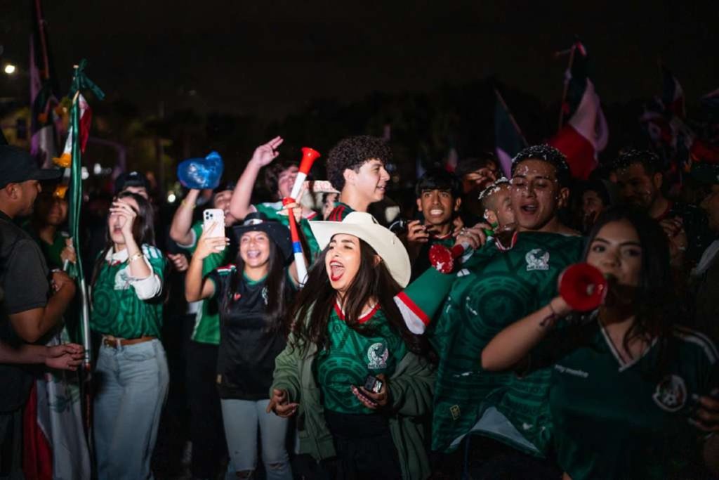 Abarrotan la Glorieta Cuauhtémoc en Tijuana tras triunfo de México en el Mundial 2026