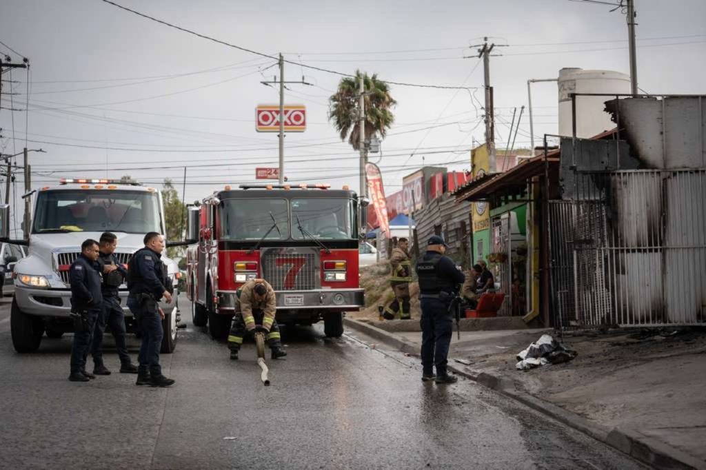 auto incendiado en la San Ángel