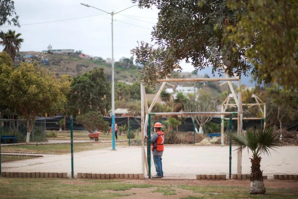Combaten delincuencia en Baja California con arte, deporte y botones de enlace al C5