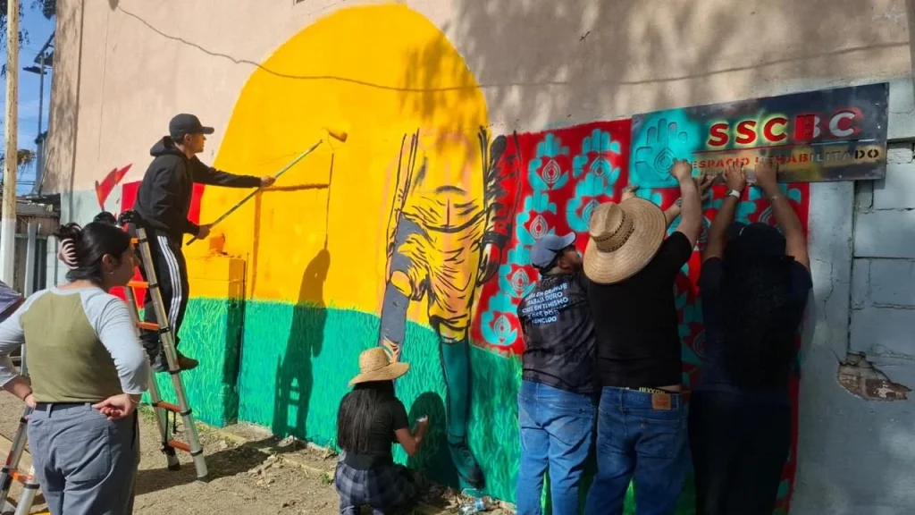 Combaten delincuencia en Baja California con arte, deporte y botones de enlace al C5