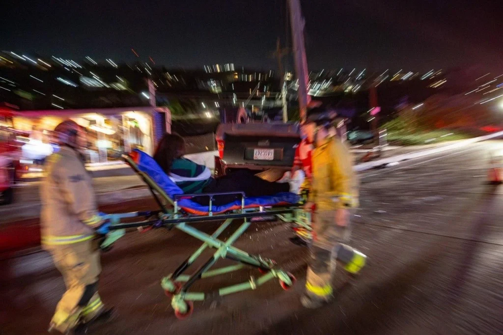 Volcadura en bulevar Flamingos de Tijuana deja dos mujeres lesionadas