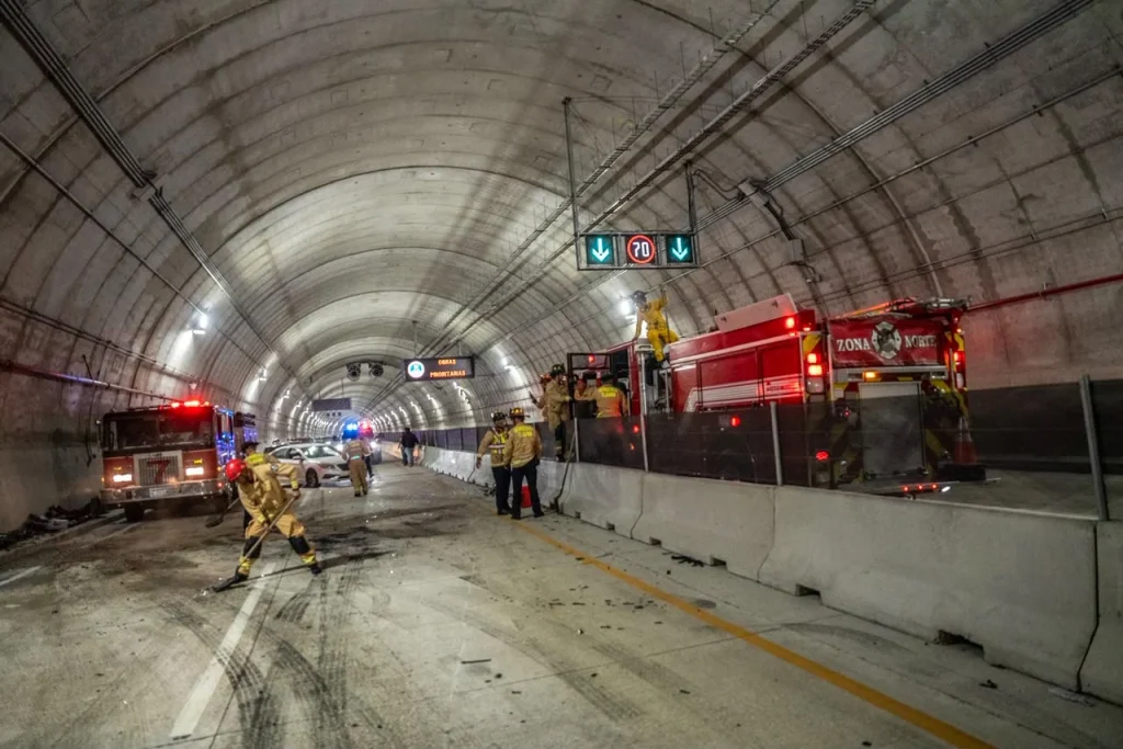 Choque múltiple en el Viaducto Elevado de Tijuana provoca caos vial y deja un lesionado