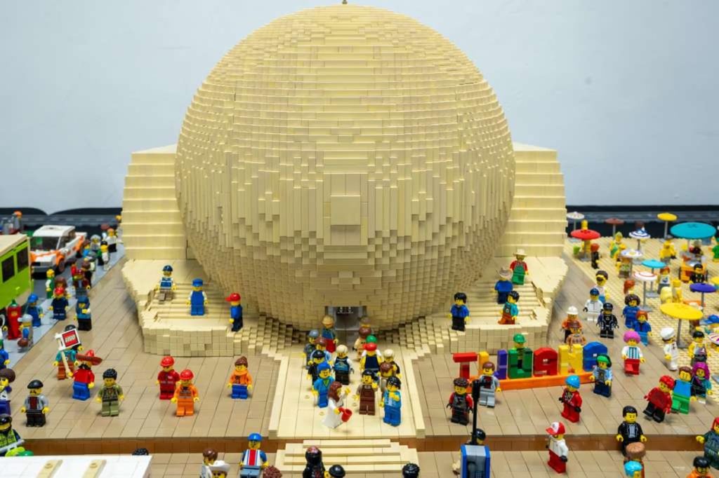 Recrean Tijuana con piezas de LEGO para celebrar el 137 aniversario de la ciudad