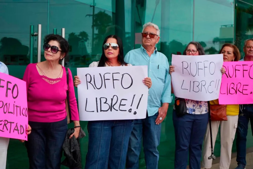 En Ensenada exigen liberación del exgobernador Ernesto Ruffo tras detención federal