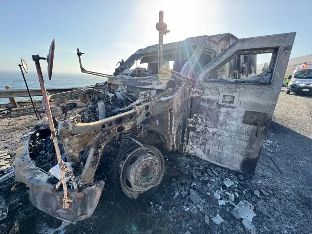 Se incendia camión de valores en la carretera Escénica; custodios ponen a salvo el dinero