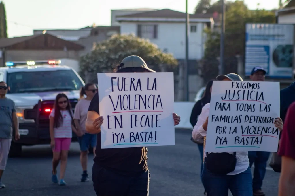 Marchan en Tecate para exigir paz y frenar la ola de violencia en el municipio