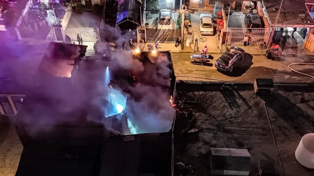 Explosión e incendio en Infonavit Murua deja dos heridos de gravedad y tres departamentos destruidos