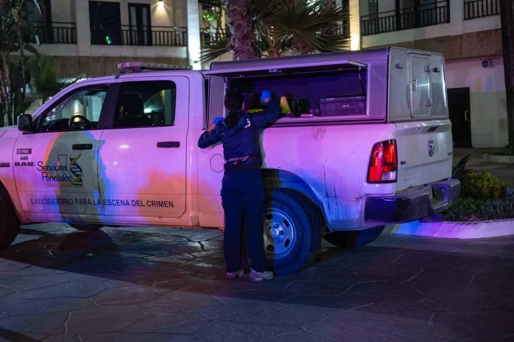 Dejan hielera con mensaje de amenaza en Plaza Conquistador en Tijuana