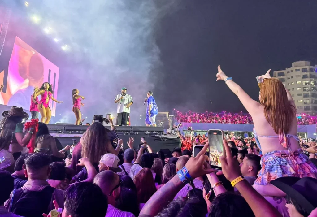 Miles de turistas abarrotan Rosarito en la segunda jornada del Baja Beach Fest