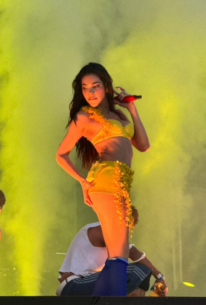 Miles de turistas abarrotan Rosarito en la segunda jornada del Baja Beach Fest