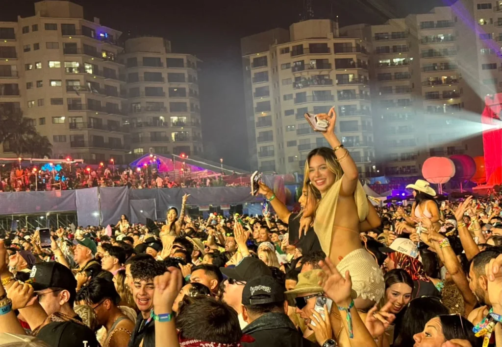 Miles de turistas abarrotan Rosarito en la segunda jornada del Baja Beach Fest