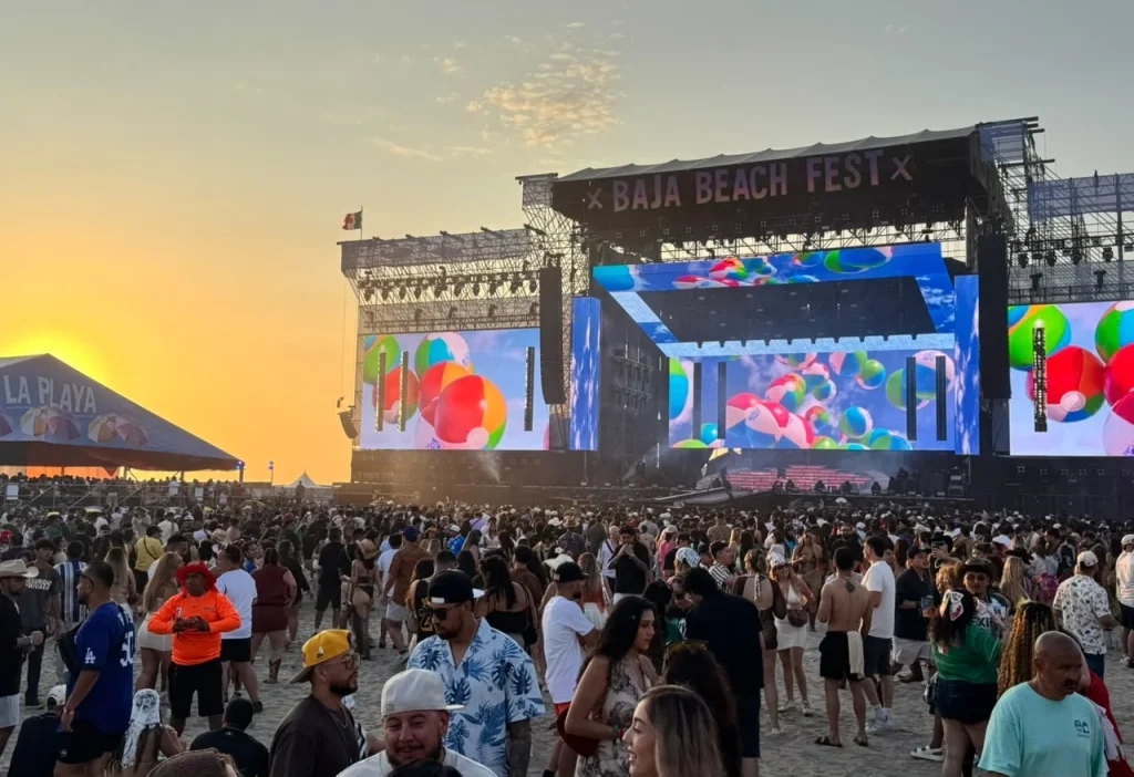 Miles de turistas abarrotan Rosarito en la segunda jornada del Baja Beach Fest
