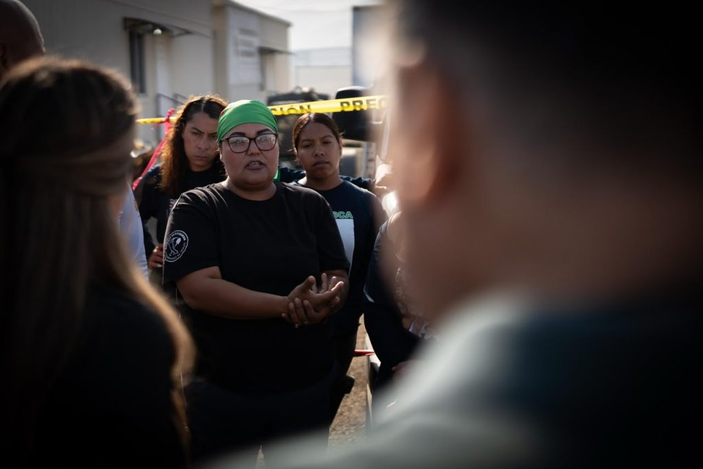 Madres buscadoras cierran Comisión de Búsqueda en Tijuana; exigen a Fiscalía grupo especializado y resguardo de predio