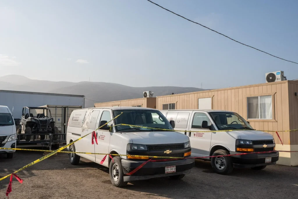 Madres buscadoras cierran Comisión de Búsqueda en Tijuana; exigen a Fiscalía grupo especializado y resguardo de predio