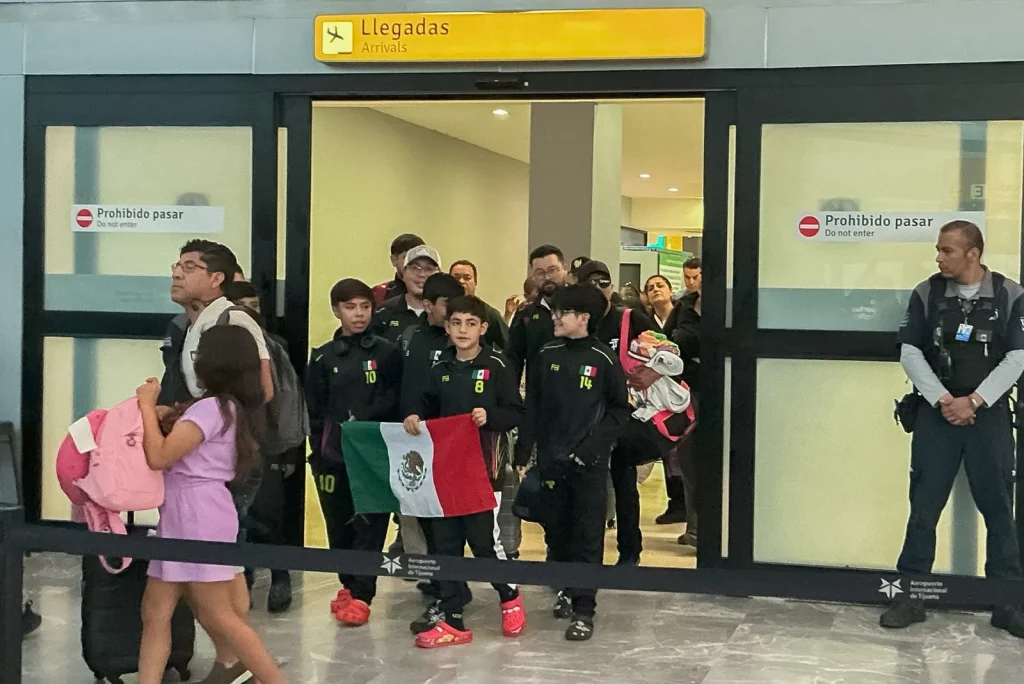 Leyendas Obeliz regresan a Tijuana entre abrazos y lágrimas tras sismo en Colombia