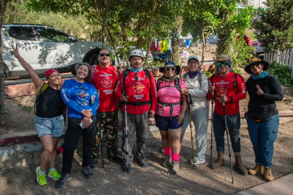 Personas ciegas conquistan el Cerro Colorado con senderismo inclusivo en Tijuana