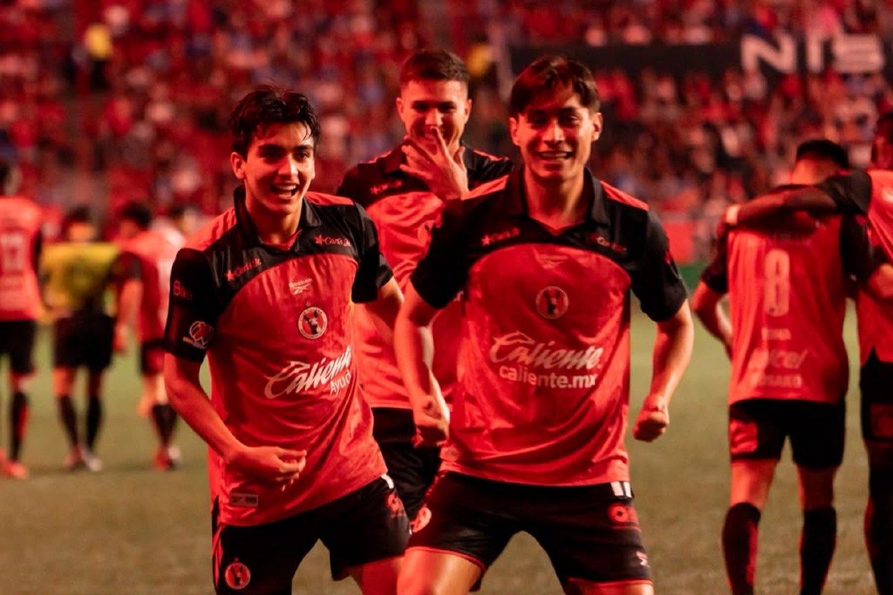 Xolos ruge en el Mictlán: vence 2-1 a Cruz Azul con actuación estelar de Gilberto Mora