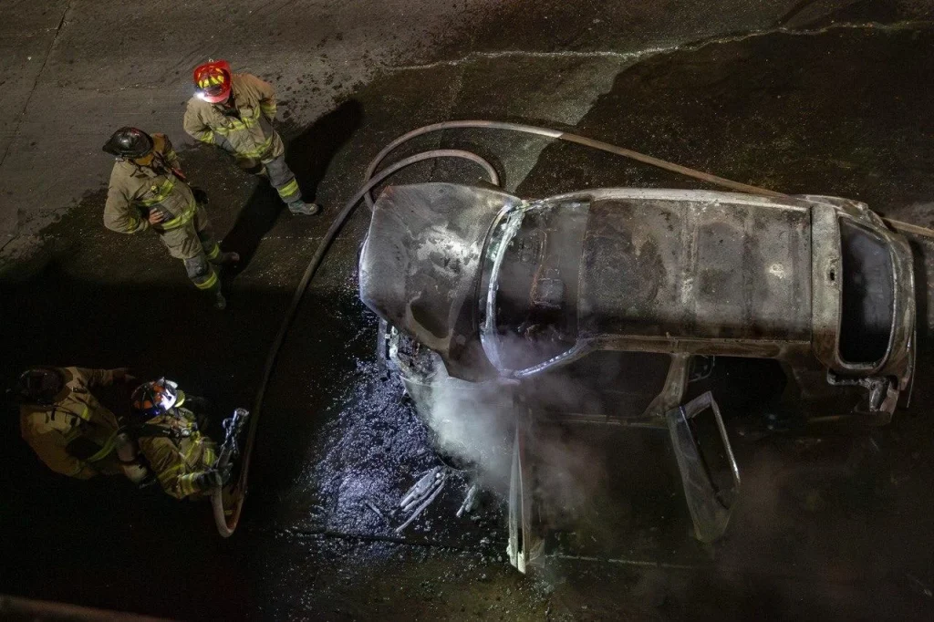 Auto se incendia en la Ready Lane de Tijuana y paraliza la línea a San Ysidro