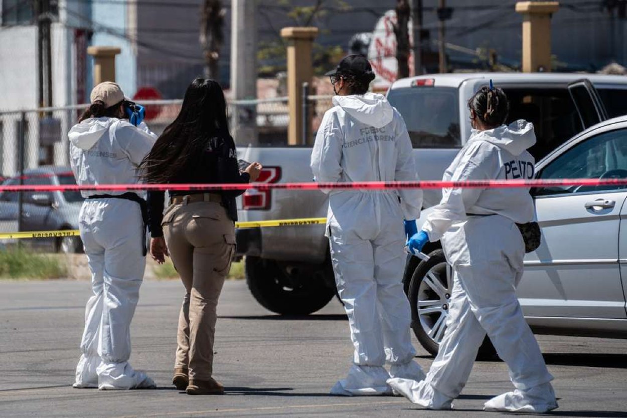 Localizan dos cuerpos en vehículos abandonados en la colonia Hipódromo de Tijuana