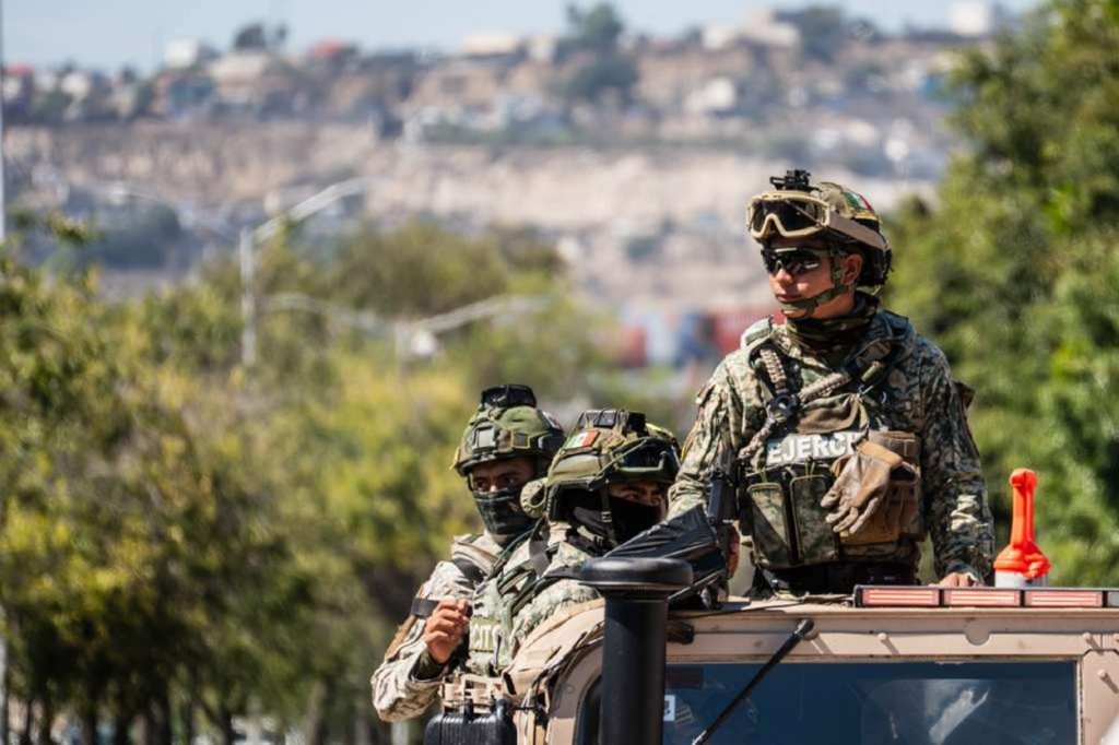 Localizan a hombre sin vida dentro de un vehículo en bulevar Las Américas