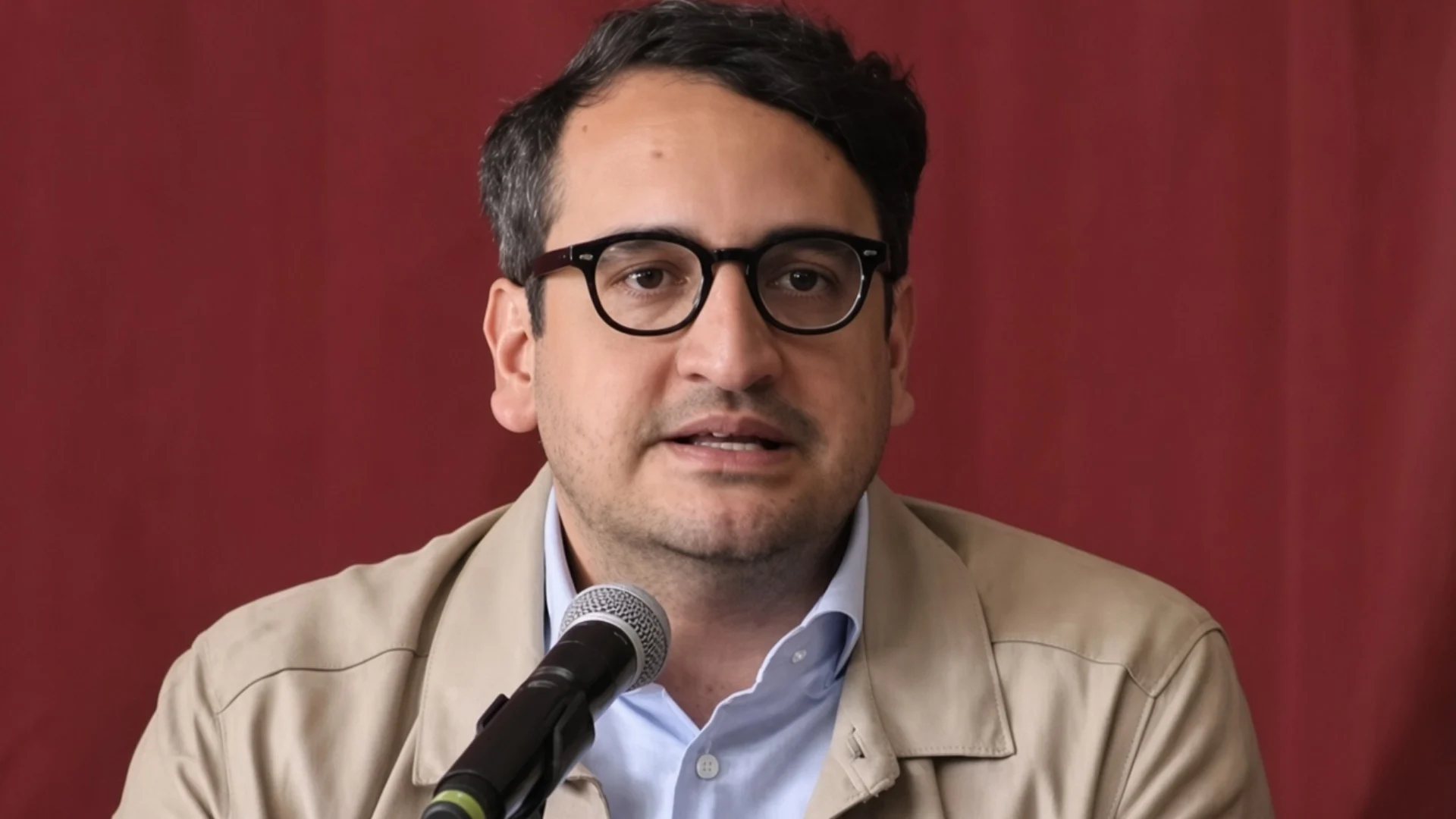 FGR niega investigación contra Andy López Beltrán; periodista exhibe documentos del caso