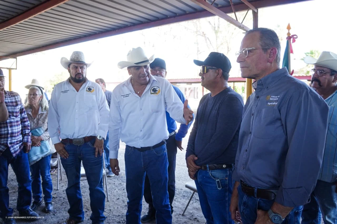 Trigueros del Valle de Mexicali mantienen plantón en Sader; amagan con toma de garita comercial
