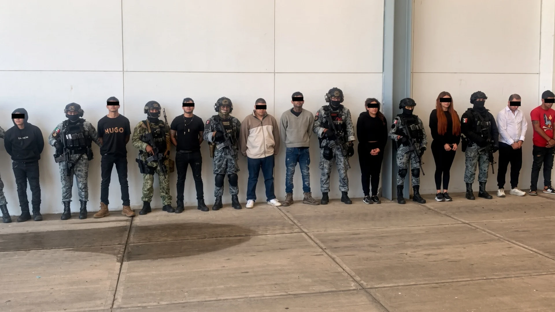 Detienen a presuntos integrantes del CJNG y aseguran arsenal pesado en operativo federal en Michoacán