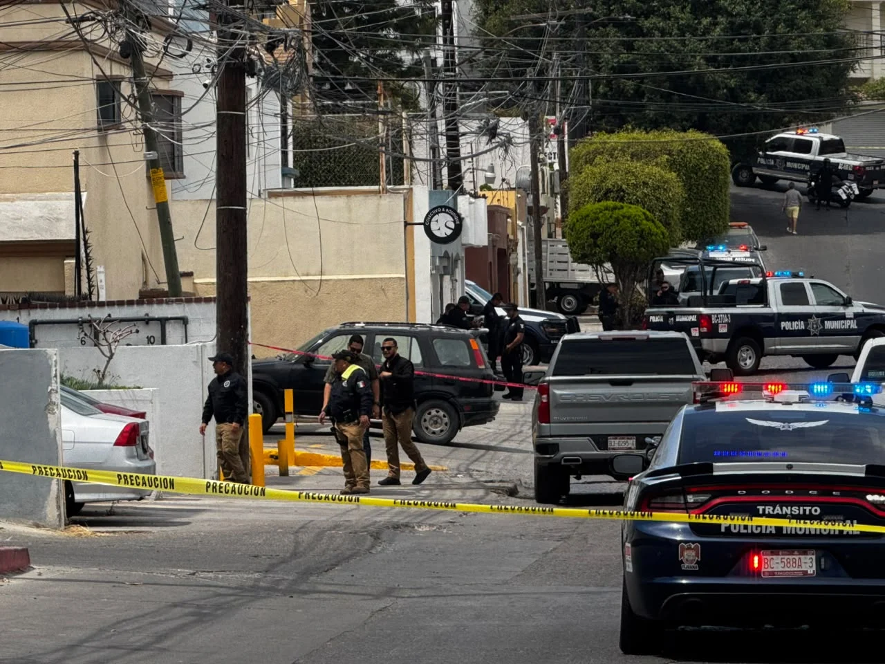 Localizan cuerpo dentro de la cajuela de una camioneta en Rancho Grande