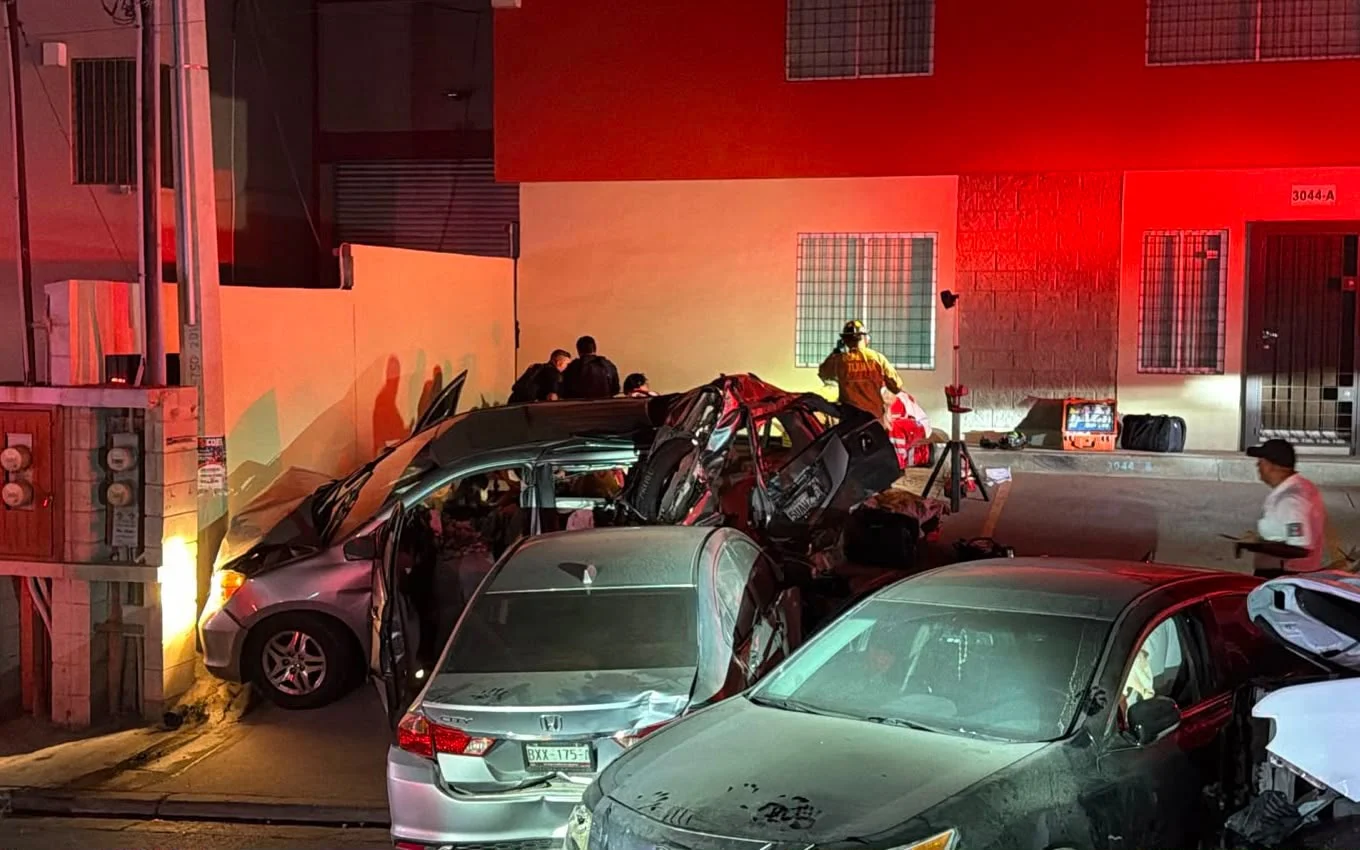 Choque múltiple en bulevar Terán Terán deja una mujer sin vida y cuatro menores graves en Tijuana