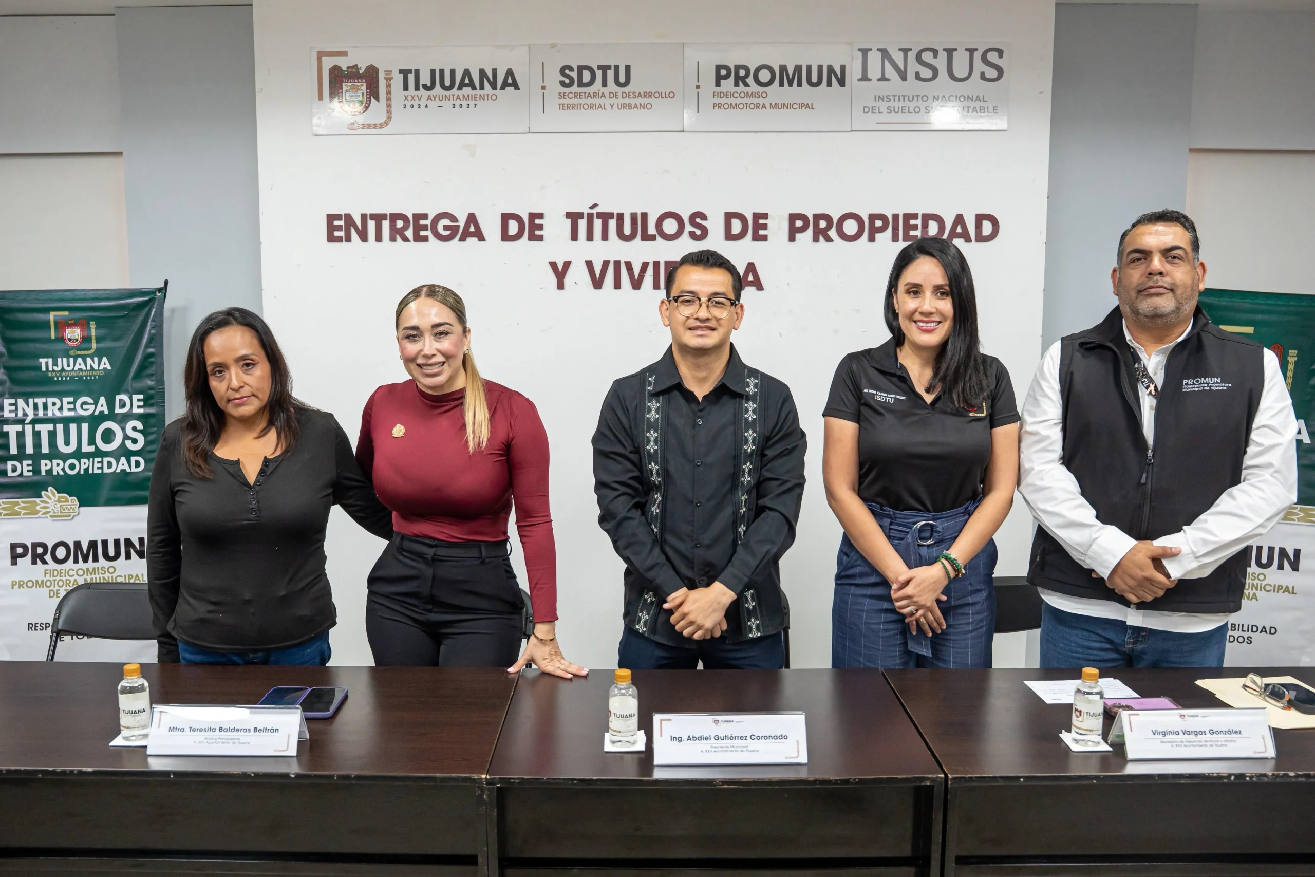 Entregan 35 títulos de propiedad a familias de Tijuana para garantizar certeza patrimonial