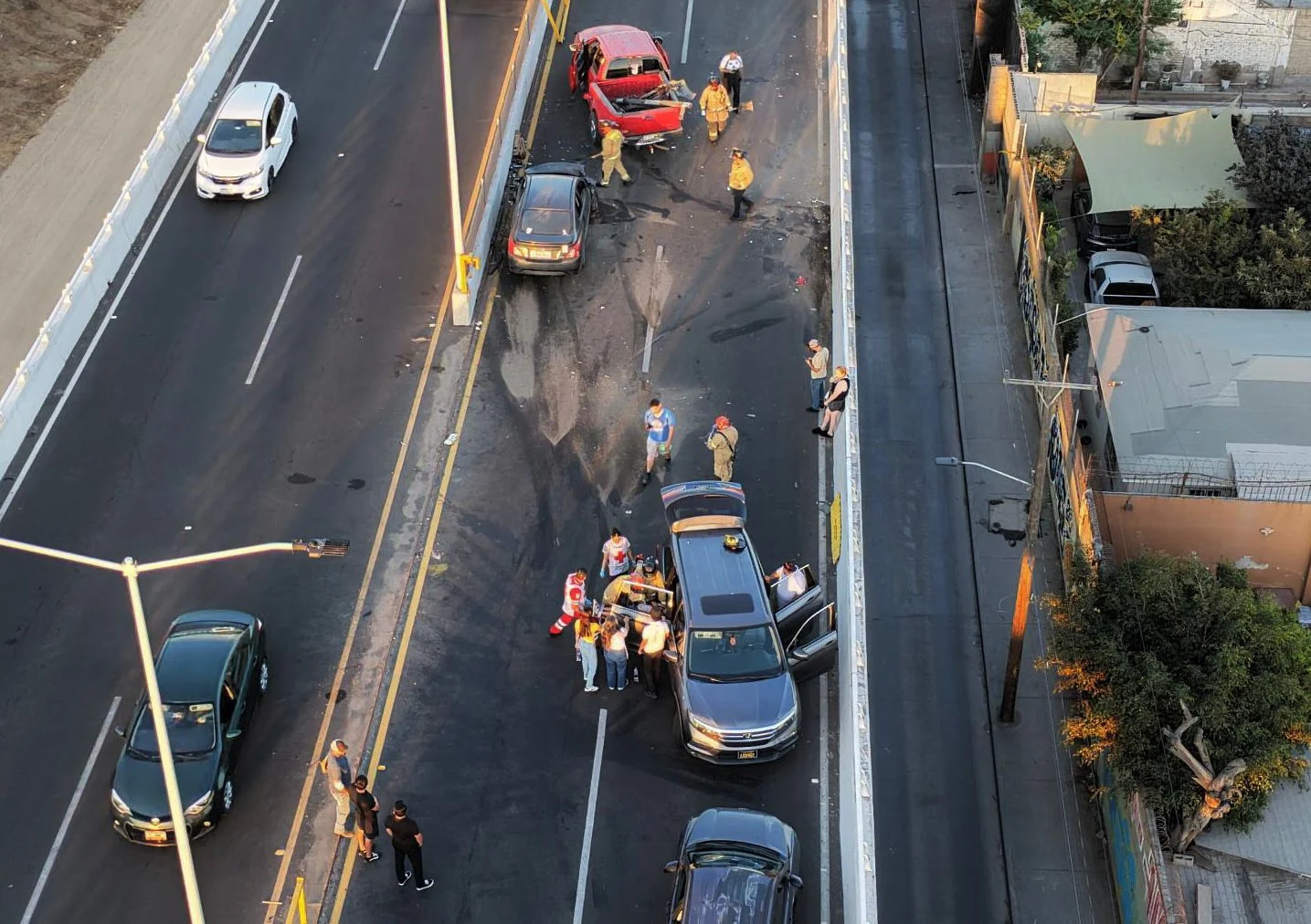 Choque en Viaducto Elevado de Tijuana deja a dos menores y un adulto lesionados