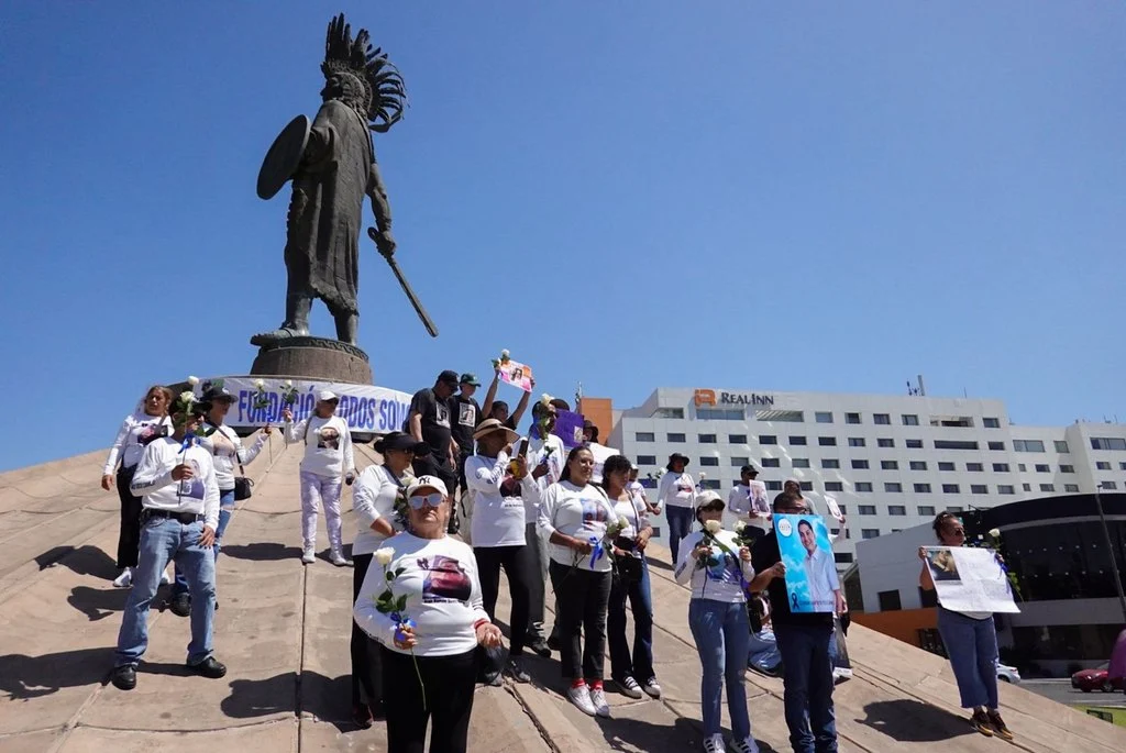 Exigen justicia familias de personas desaparecidas en la glorieta Cuauhtémoc de Tijuana