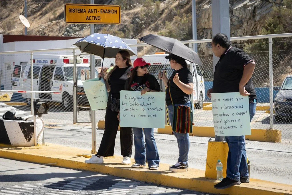 Maestros de la CNTE toman caseta Tijuana-Tecate: exigen pago de 70 MDP a interinos
