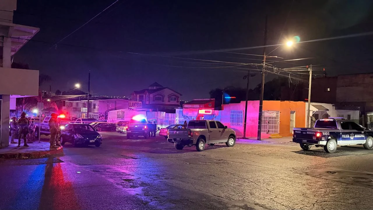 Asesinan a balazos a un hombre dentro de botanero en Tijuana