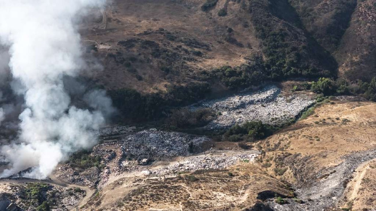 Salvatierra amanece bajo humo por nuevo incendio en basurero clandestino