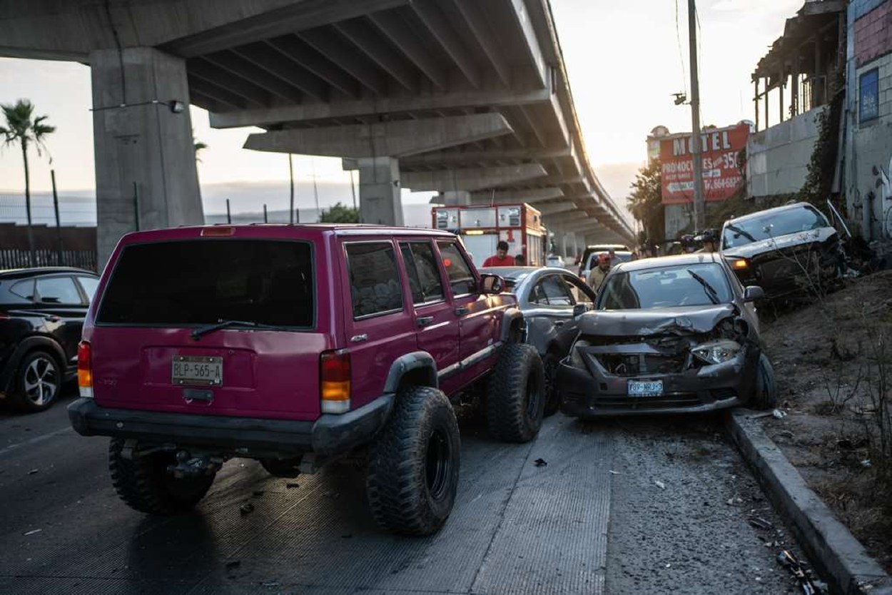 Choque múltiple en avenida Internacional de Tijuana involucra a cuatro vehículos