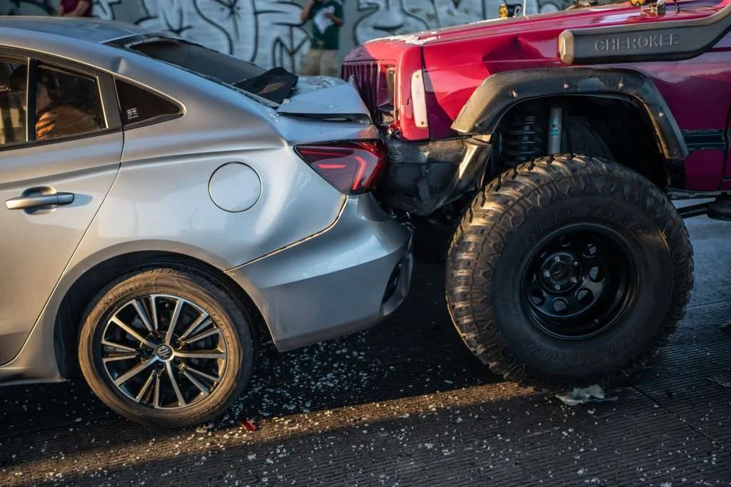 Choque múltiple en avenida Internacional de Tijuana involucra a cuatro vehículos