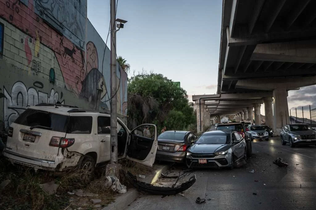 Choque múltiple en avenida Internacional de Tijuana involucra a cuatro vehículos